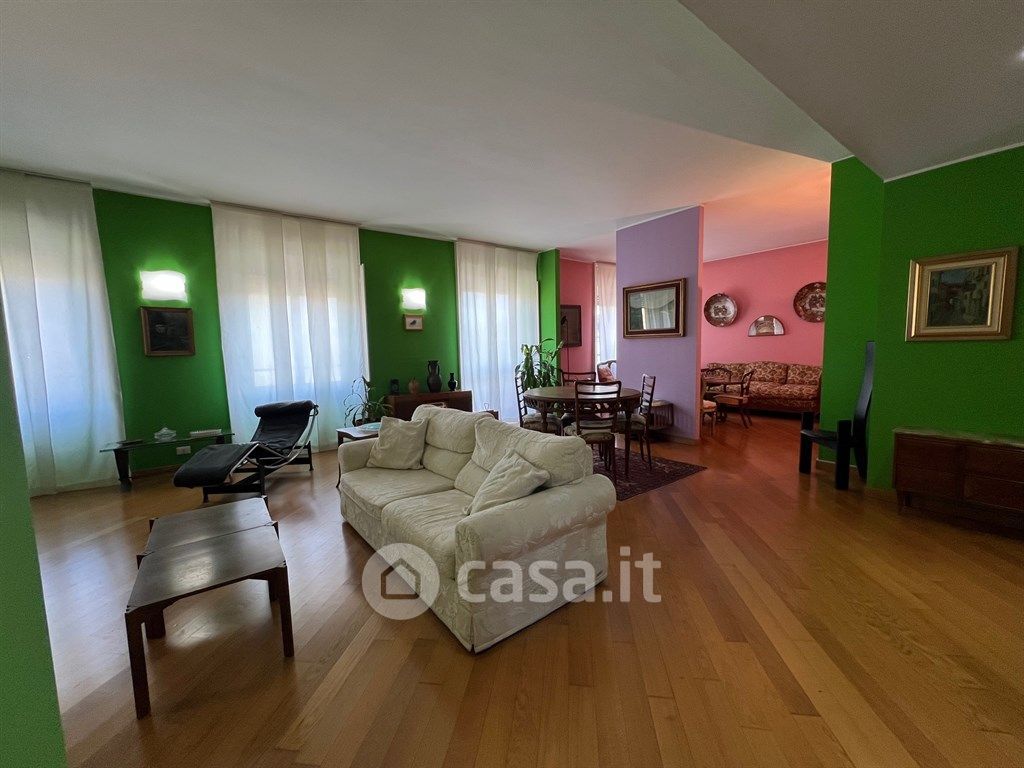 Appartamento in Vendita in Via Giambattista Bodoni 1 a Milano