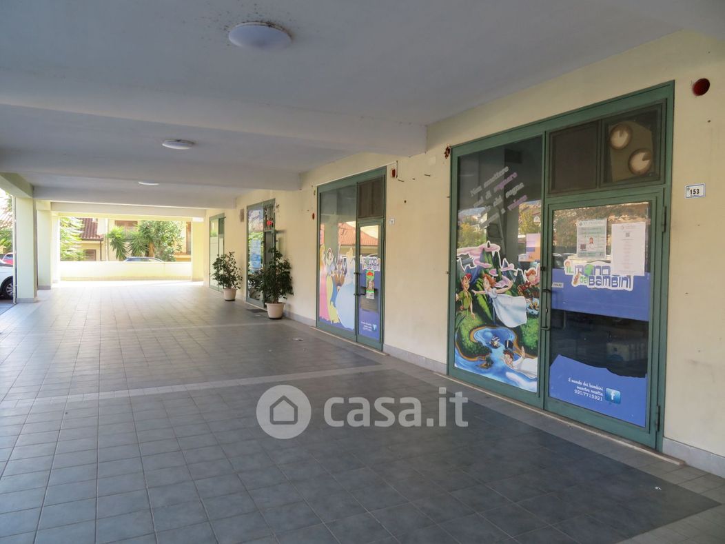 Negozio/Locale commerciale in Affitto in Via Guglielmo Marconi 245 f a Lamezia Terme