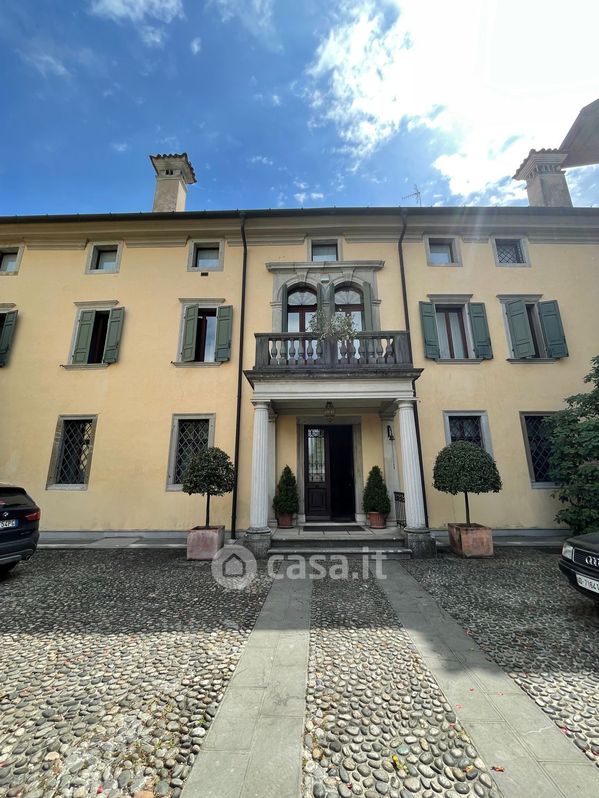Villa in Vendita in Piazza I Maggio 36 a Udine