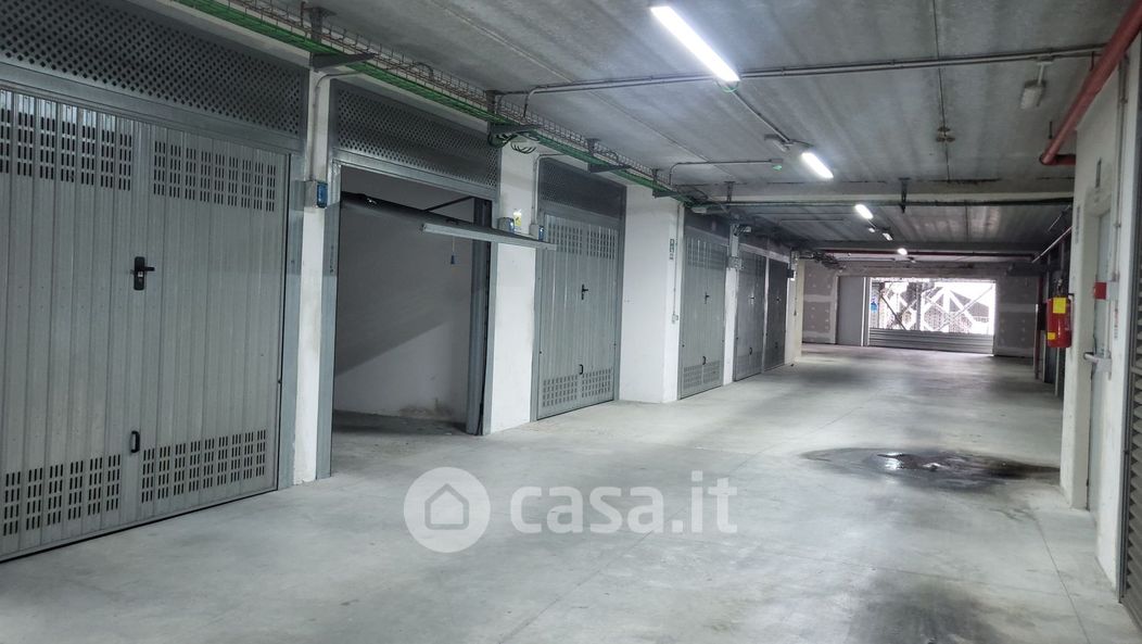 Garage/Posto auto in Vendita in Via Irno 5 a Salerno