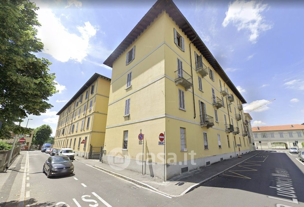 Appartamento in Vendita in Via Antonio Cederna 24 a Monza