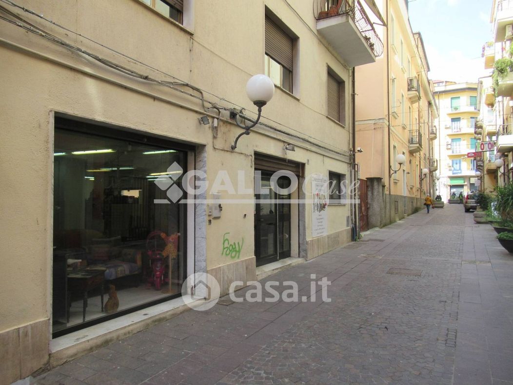 Negozio/Locale commerciale in Vendita in Via Adua a Cosenza