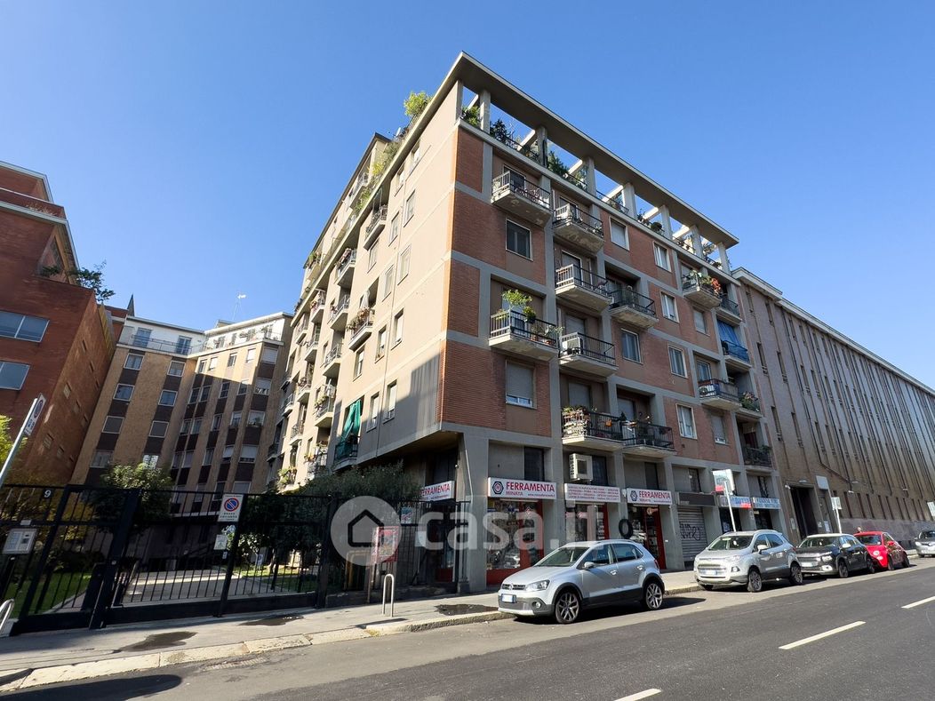 Appartamento in Vendita in Via Giacosa 11 a Milano