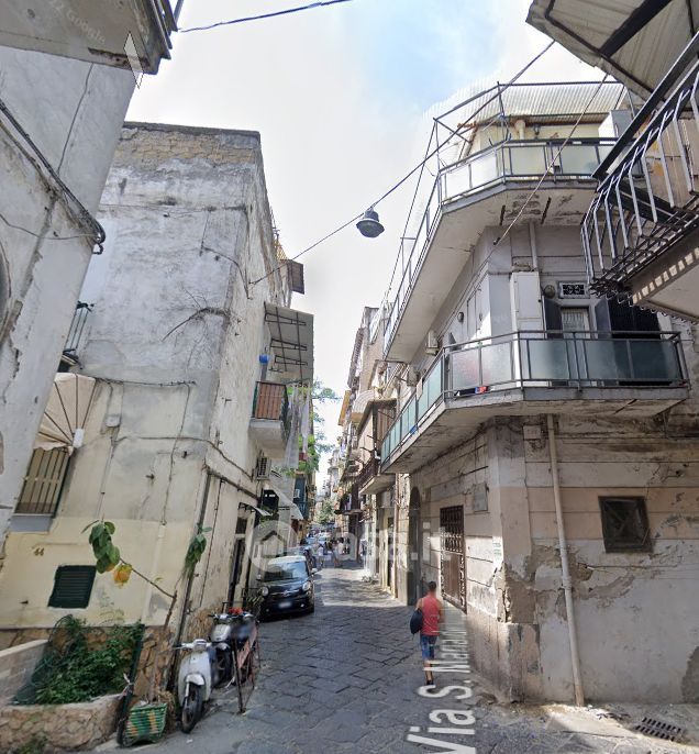 Appartamento in Vendita in Via Martiri D'Otranto 61 a Napoli