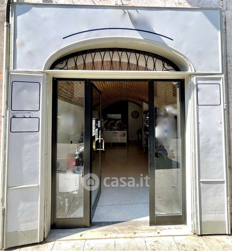 Negozio/Locale commerciale in Affitto in Via Gianbattista Moroni a Bergamo