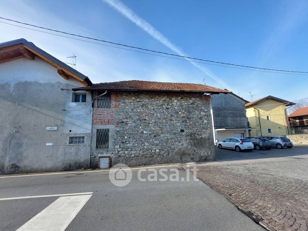 Garage/Posto auto in Vendita in Via Noce 1 a Gattico-Veruno
