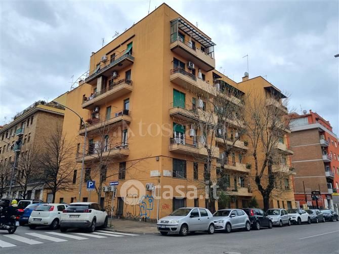 Appartamento in Vendita in Via degli Opimiani a Roma