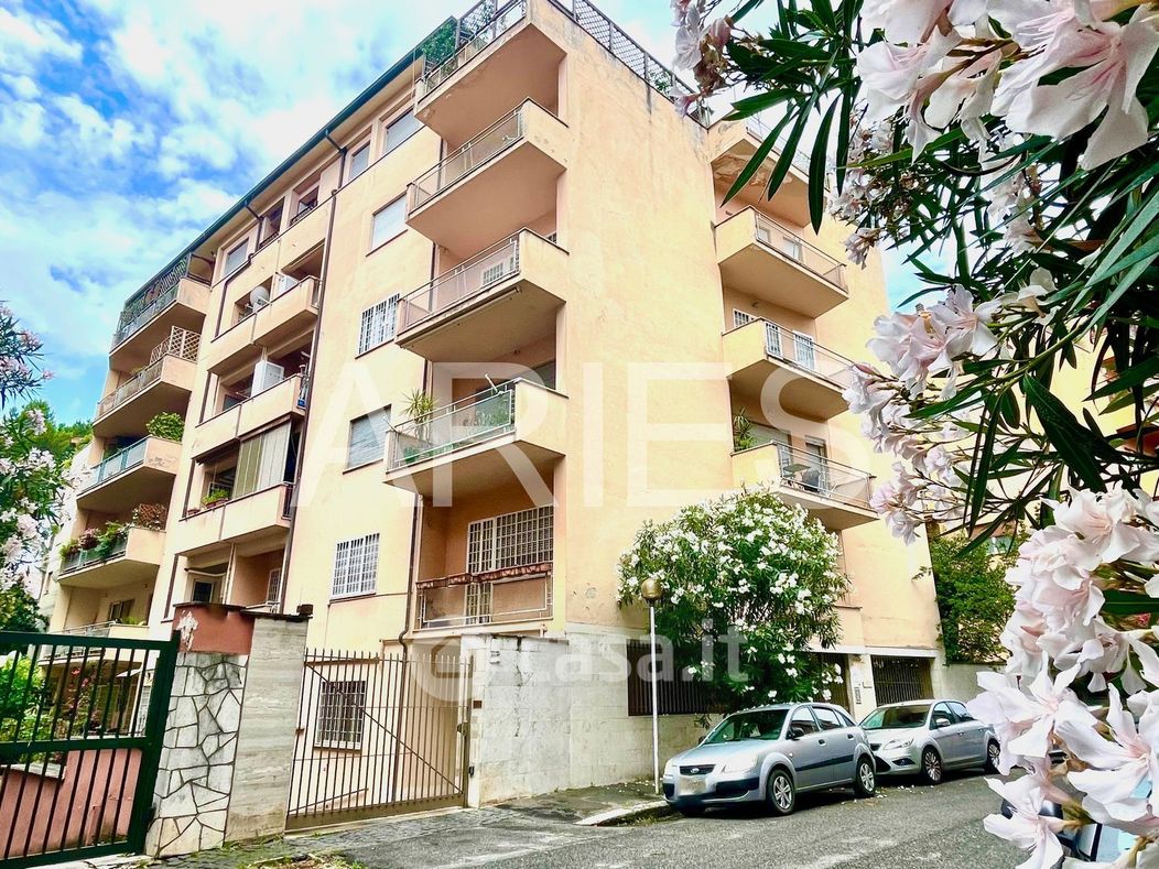 Appartamento in Vendita in Via Andrea Pitti 18 a Roma