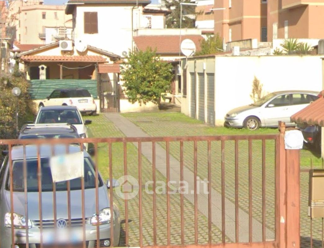 Garage/Posto auto in Vendita in Via Degli Elianti a Roma