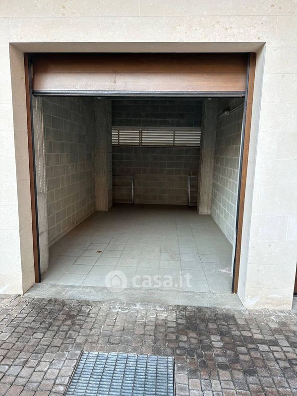 Garage/Posto auto in Vendita in Via Poirino 21 a a Torino
