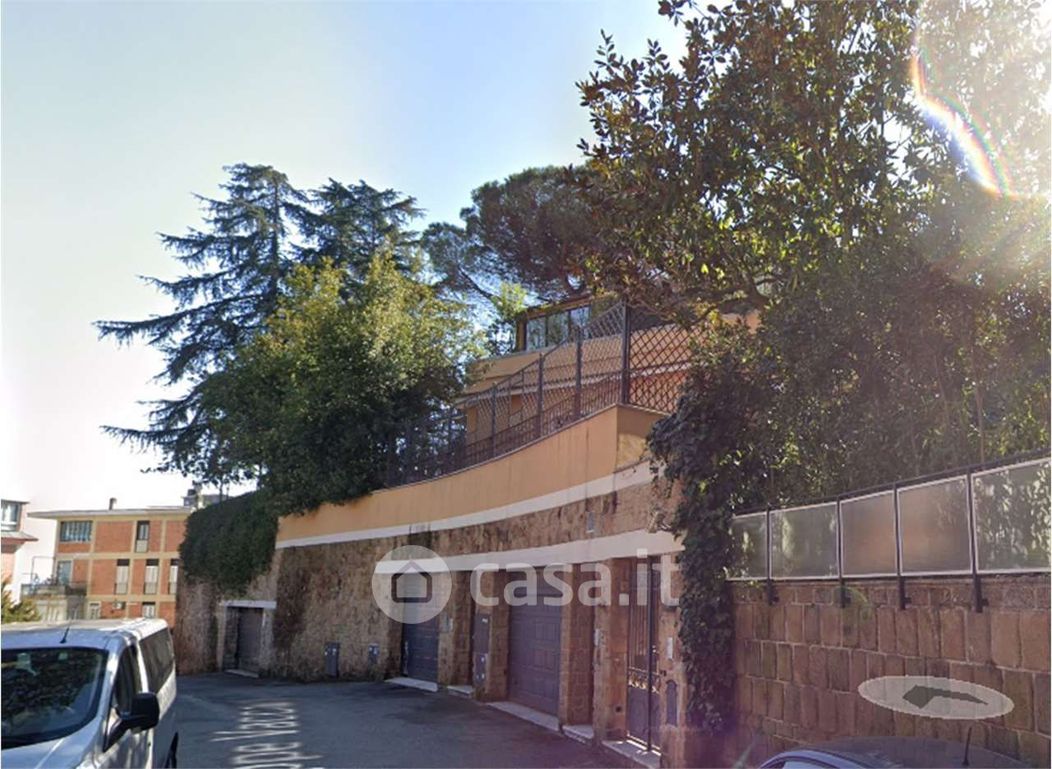 Villa in Vendita in Via Giuseppe Vaccari 19 a Roma