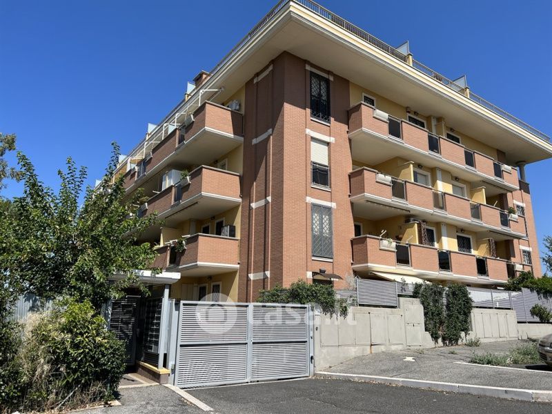 Appartamento in Vendita in Via Acciaroli a Roma