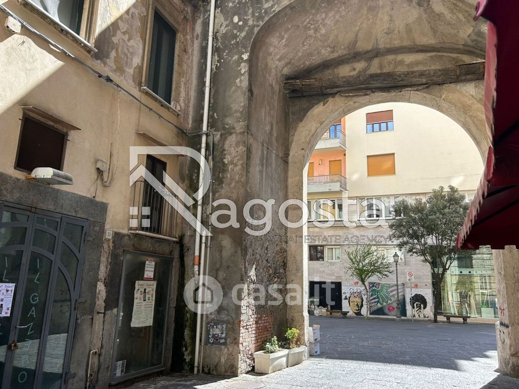Negozio/Locale commerciale in Affitto in Via Portanova a Salerno