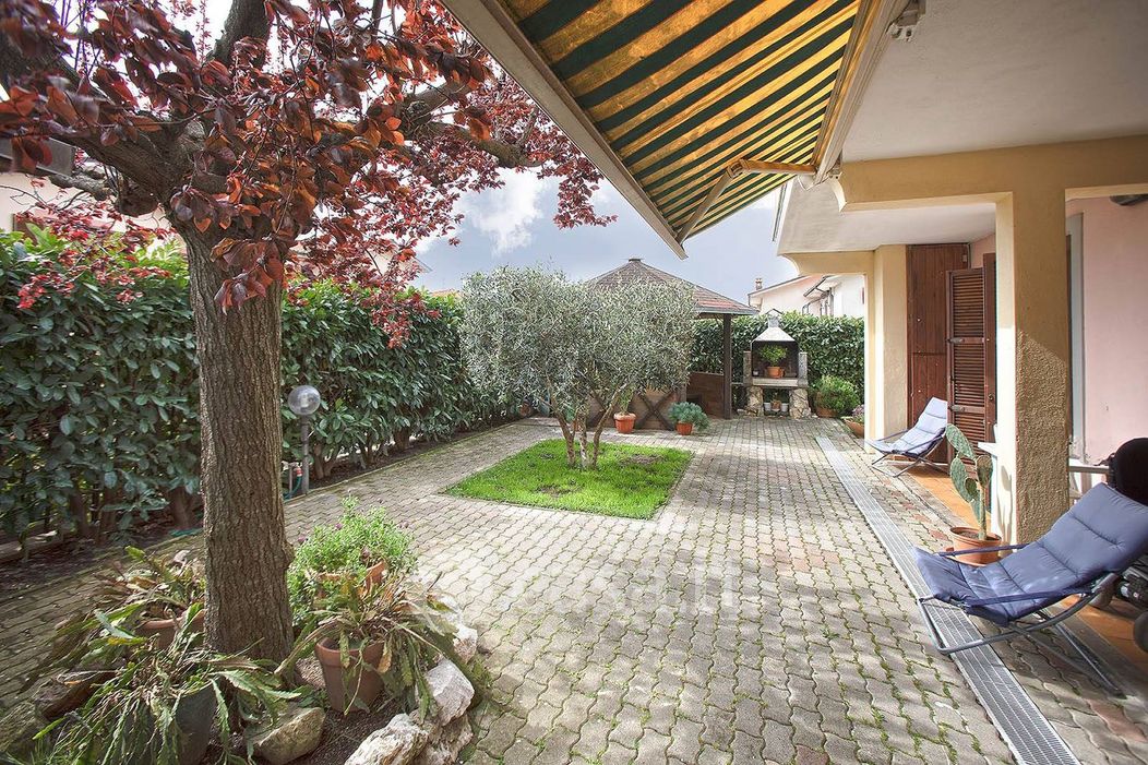 Villa in Vendita in Via Angiolino Zampi a Viterbo