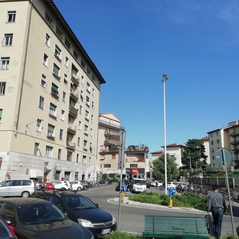 Negozio/Locale commerciale in Affitto in Via Giovanni Fabbroni a Firenze