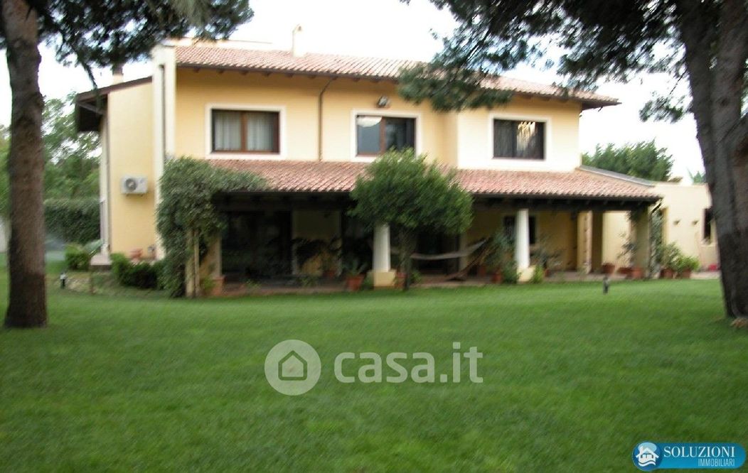 Villa in Vendita in Viale Sandro Pertini a Palermo