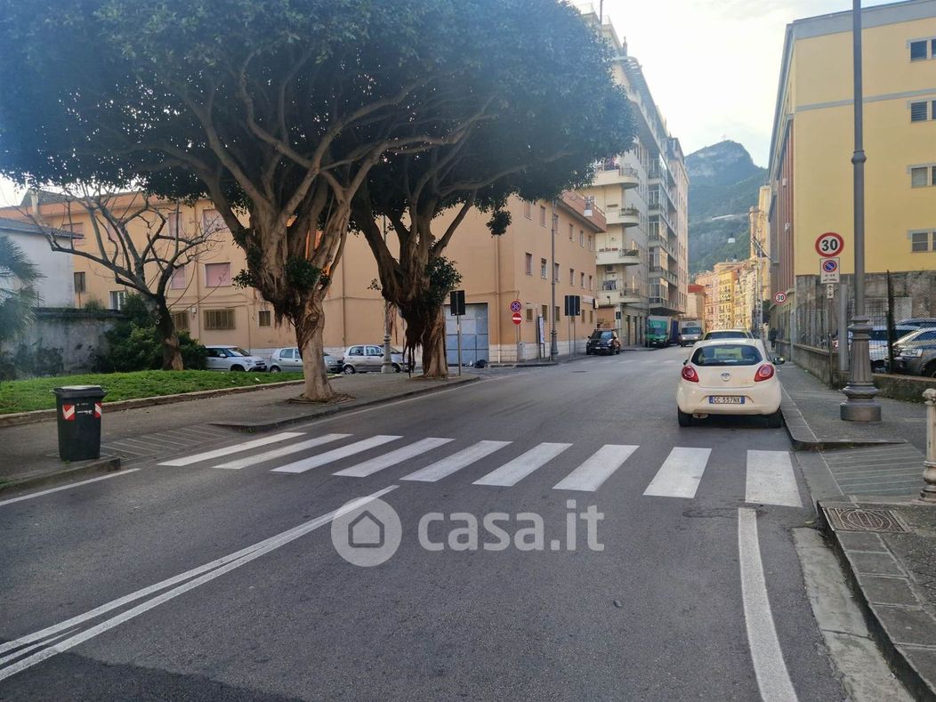 Garage/Posto auto in Vendita in Via Porto 5 a Salerno