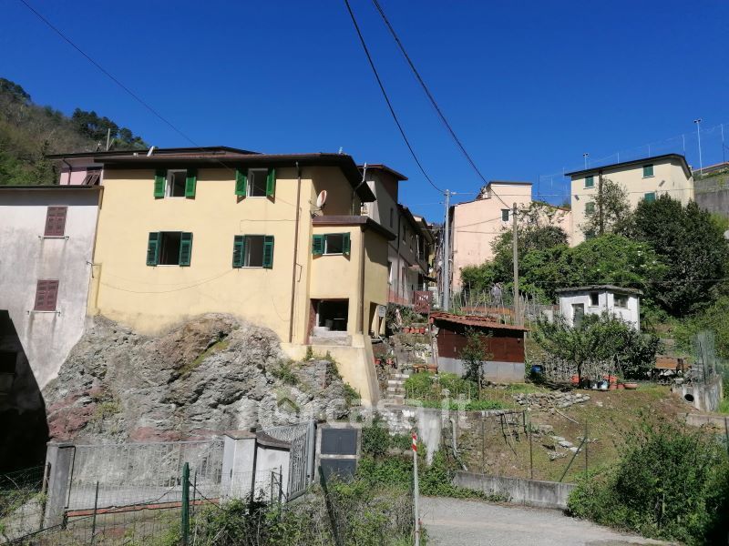 Casa indipendente in Vendita in Via Risorgimento a Carrara