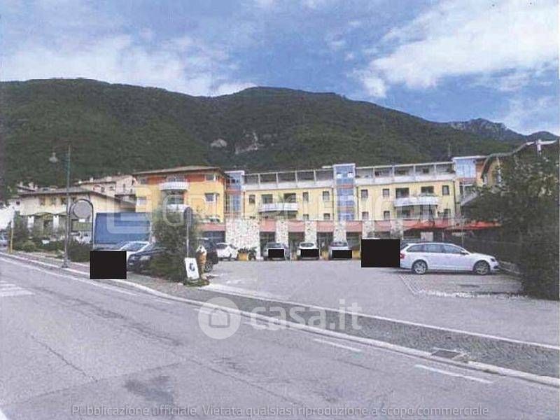 Negozio/Locale commerciale in Vendita in Via degli Alpini a Mussolente