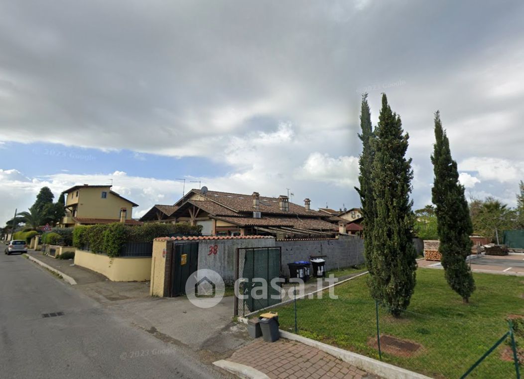 Casa Bi/Trifamiliare in Vendita in Via Salorno 38 a Roma