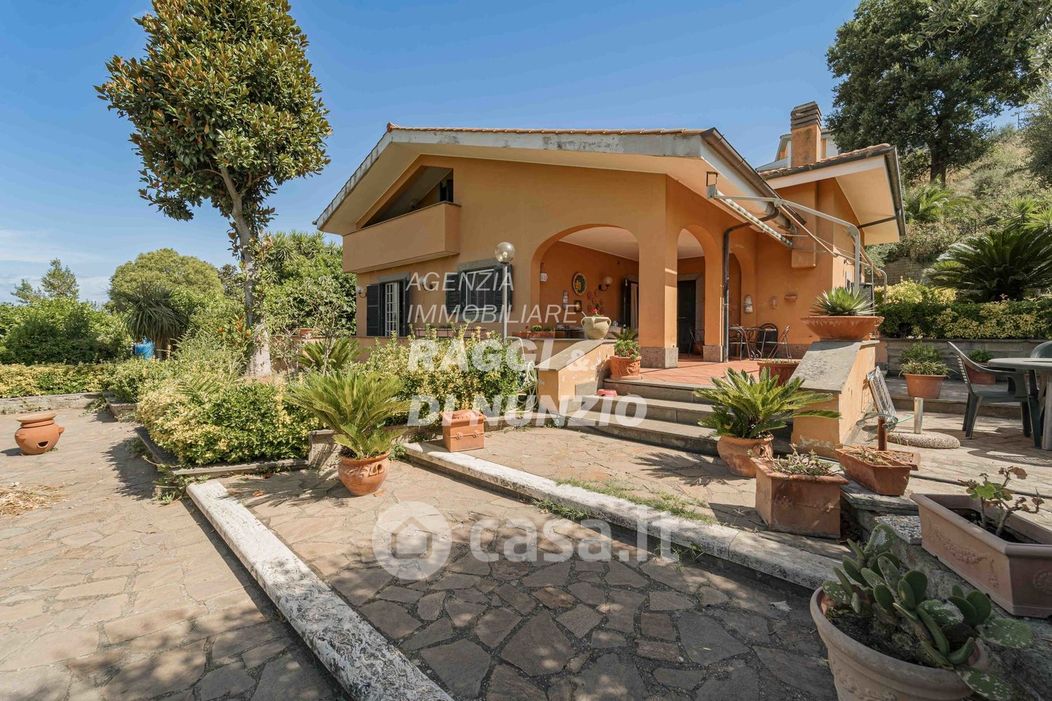 Villa in Vendita in Via Fontanile del Piscaro 41 a Frascati