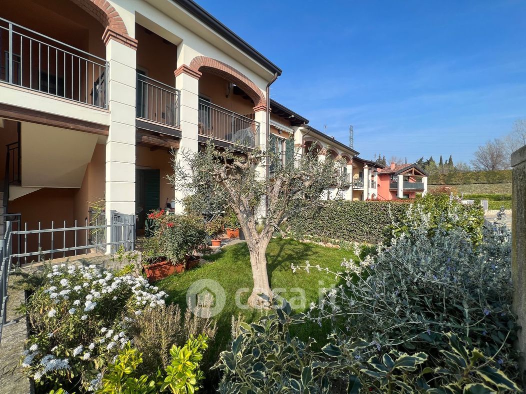 Appartamento in Vendita in Via Giacomo Leopardi a Cavaion Veronese