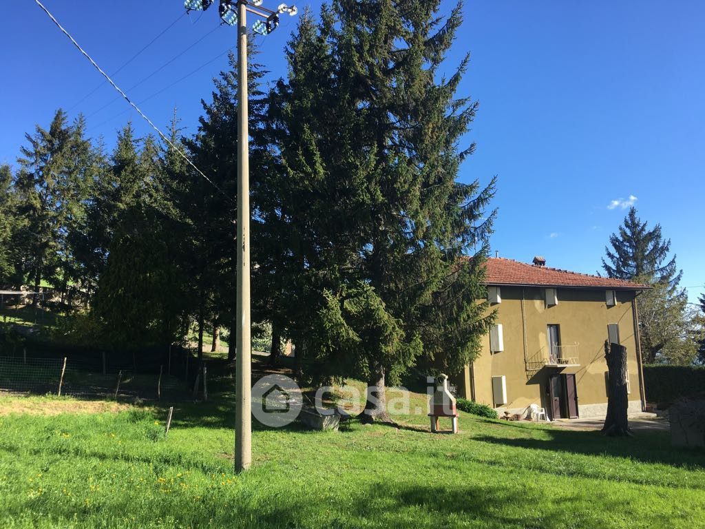 Casa indipendente in Vendita in a Tizzano Val Parma