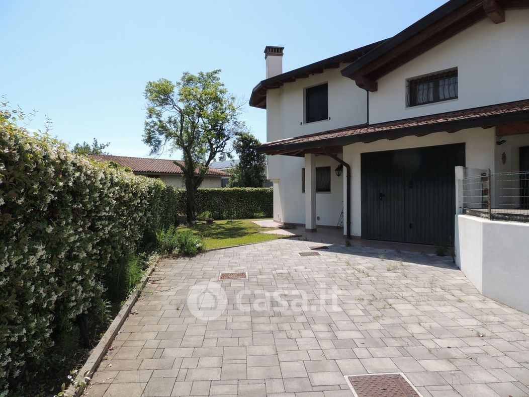 Casa Bi/Trifamiliare in Vendita in Via degli Onez 54 a Cervignano del Friuli