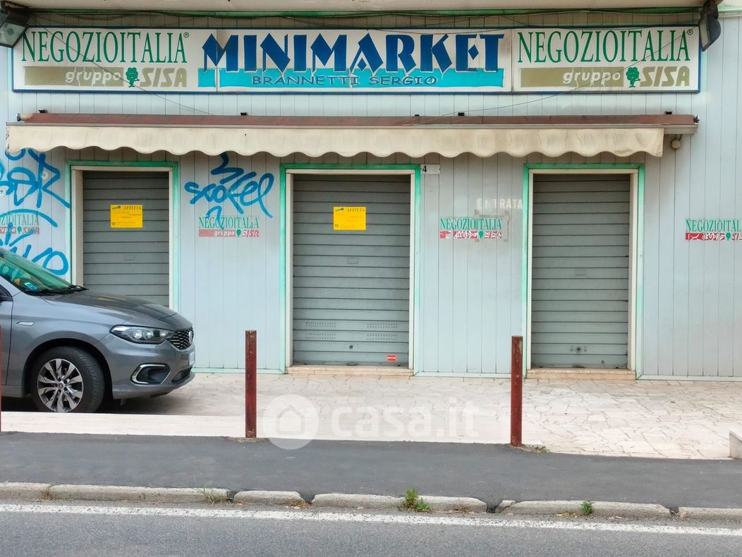 Negozio/Locale commerciale in Affitto in Via di Passolombardo 411 a Roma