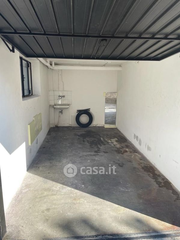 Garage/Posto auto in Vendita in Via Cavur 30 a Vittuone