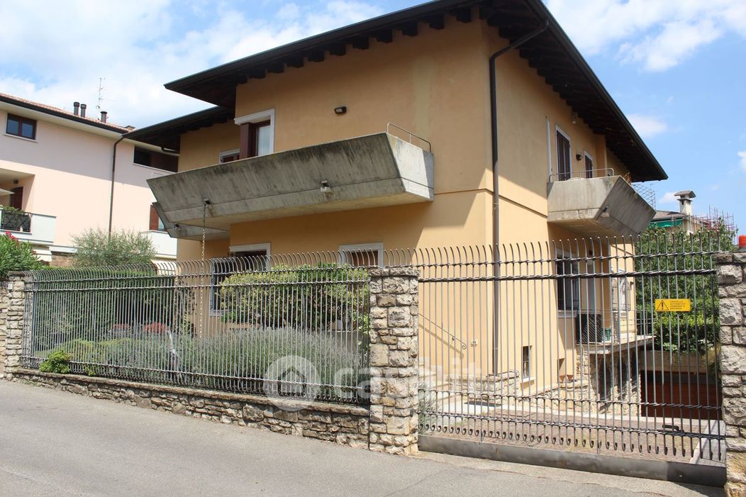 Villa in Vendita in Via Brunelli 6 a Brescia