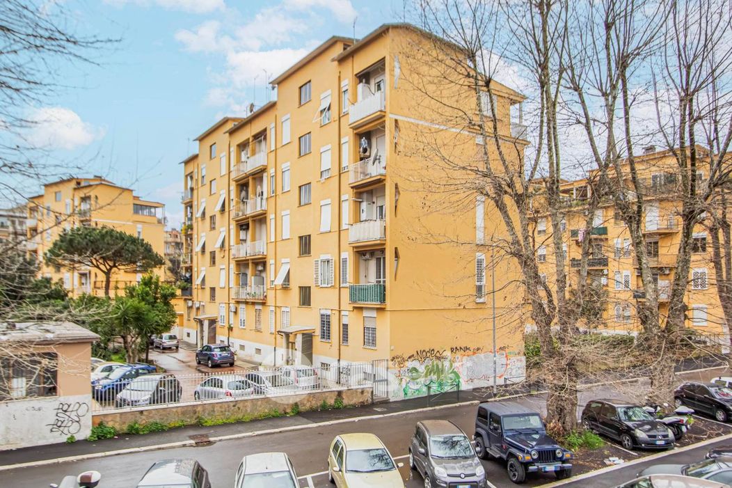 Appartamento in Vendita in Via Lucio Lepidio a Roma