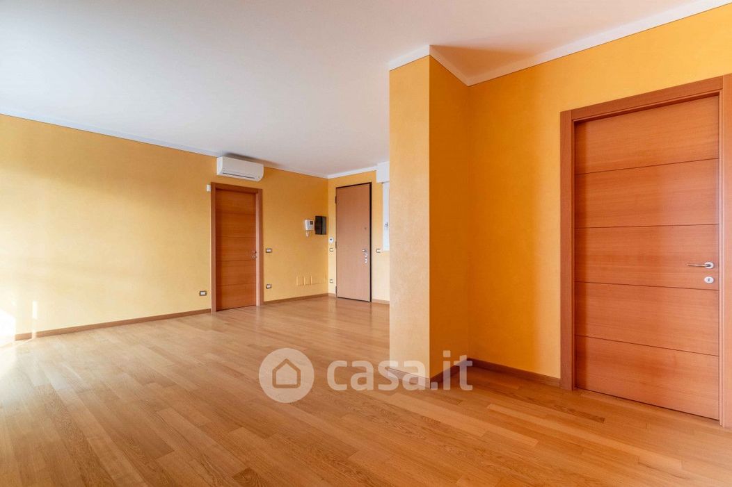 Appartamento in Affitto in Viale Cassala 55 a Milano