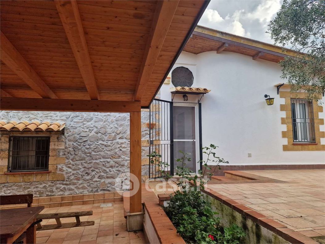 Villa in Vendita in Via Anversa a Carini
