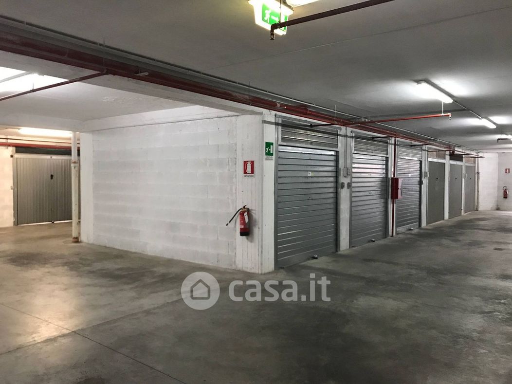 Garage/Posto auto in Vendita in Via Casilina 256 a Roma