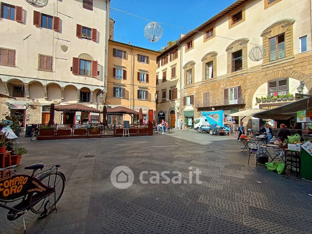 Negozio/Locale commerciale in Vendita in Piazza di Santa Croce a Firenze