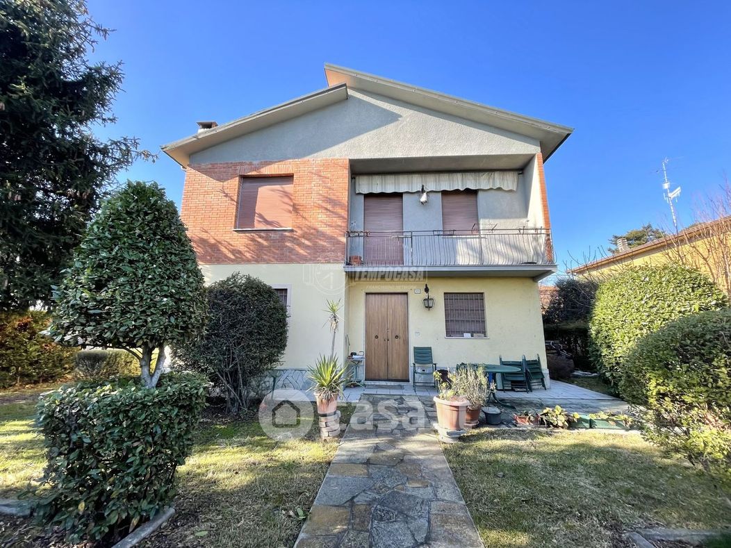 Casa Bi/Trifamiliare in Vendita in Via Martiri di Cervarolo a Reggio Emilia