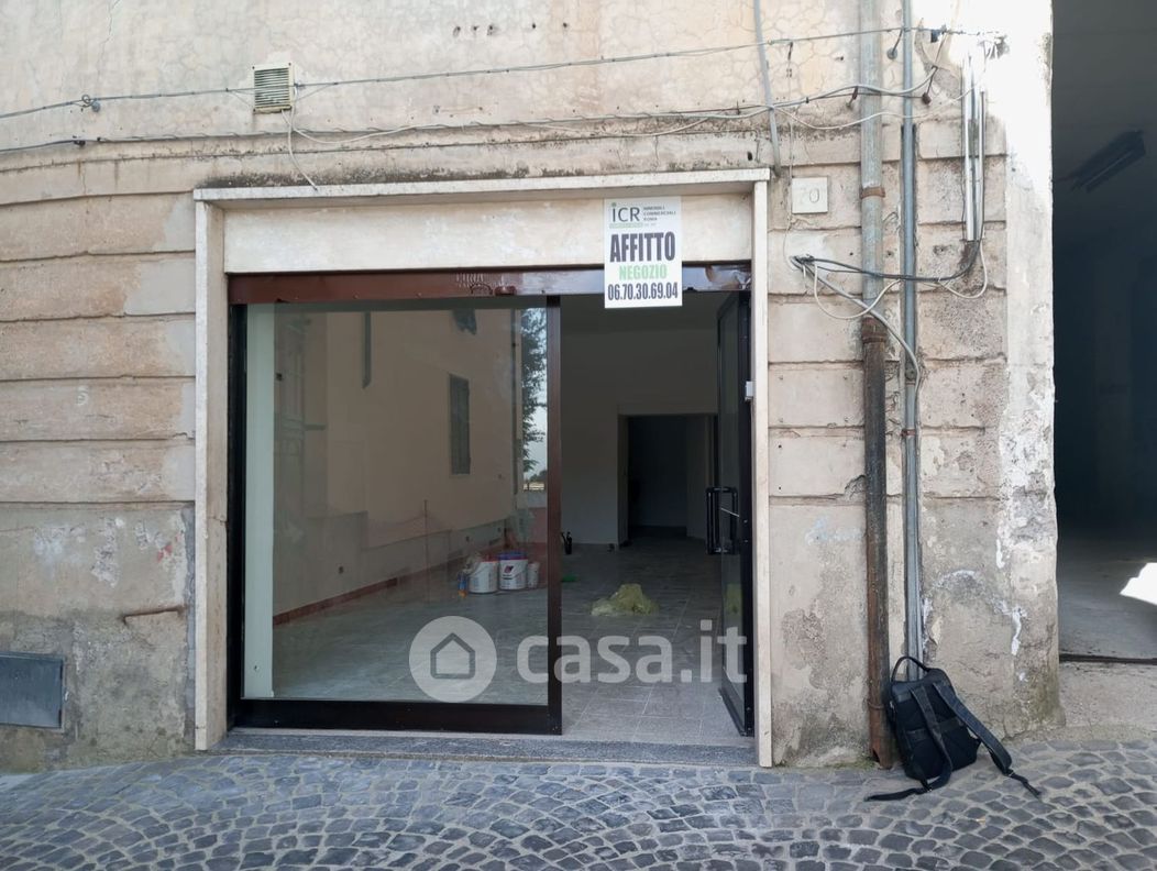 Negozio/Locale commerciale in Affitto in Via Bonese 70 a Velletri