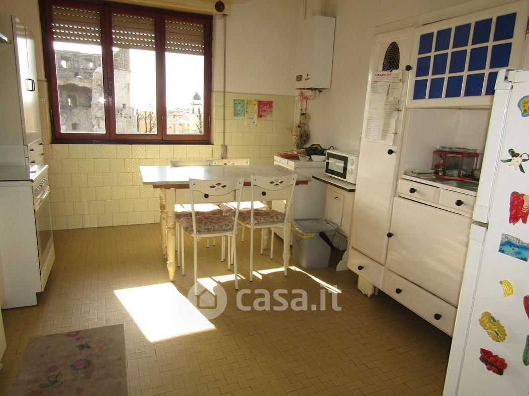 Appartamento in Vendita in Via Farini a Carrara