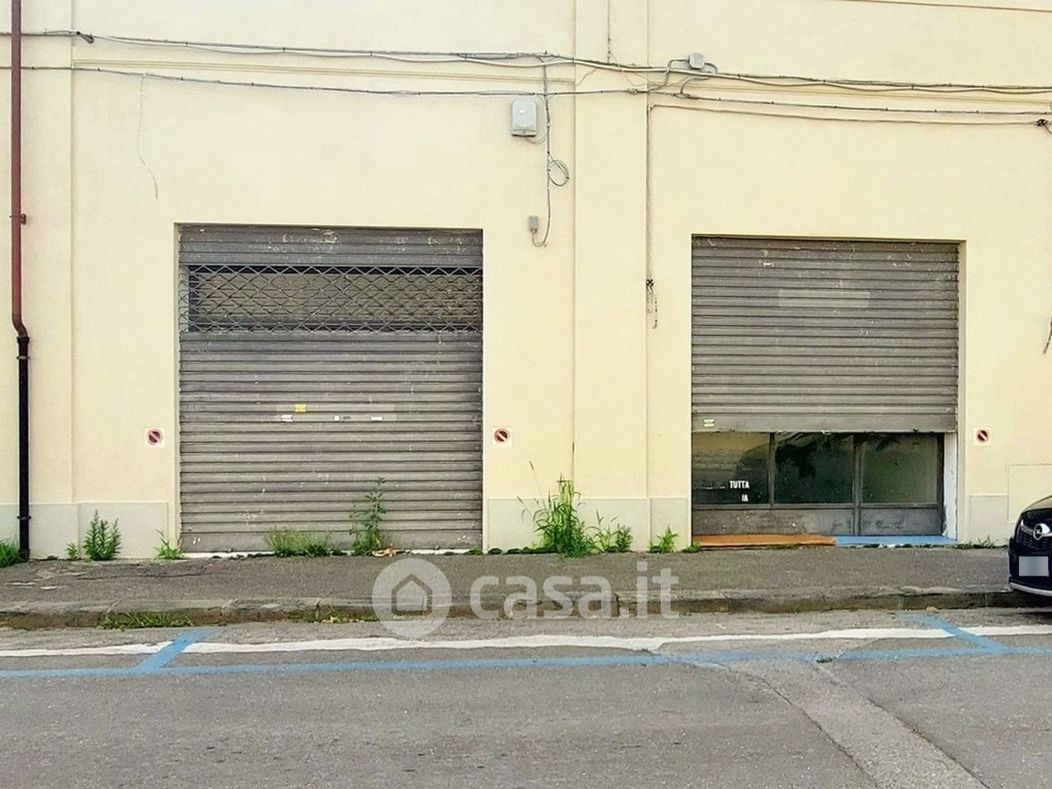 Negozio/Locale commerciale in Vendita in Via Padre Eugenio Barsanti a Pontedera