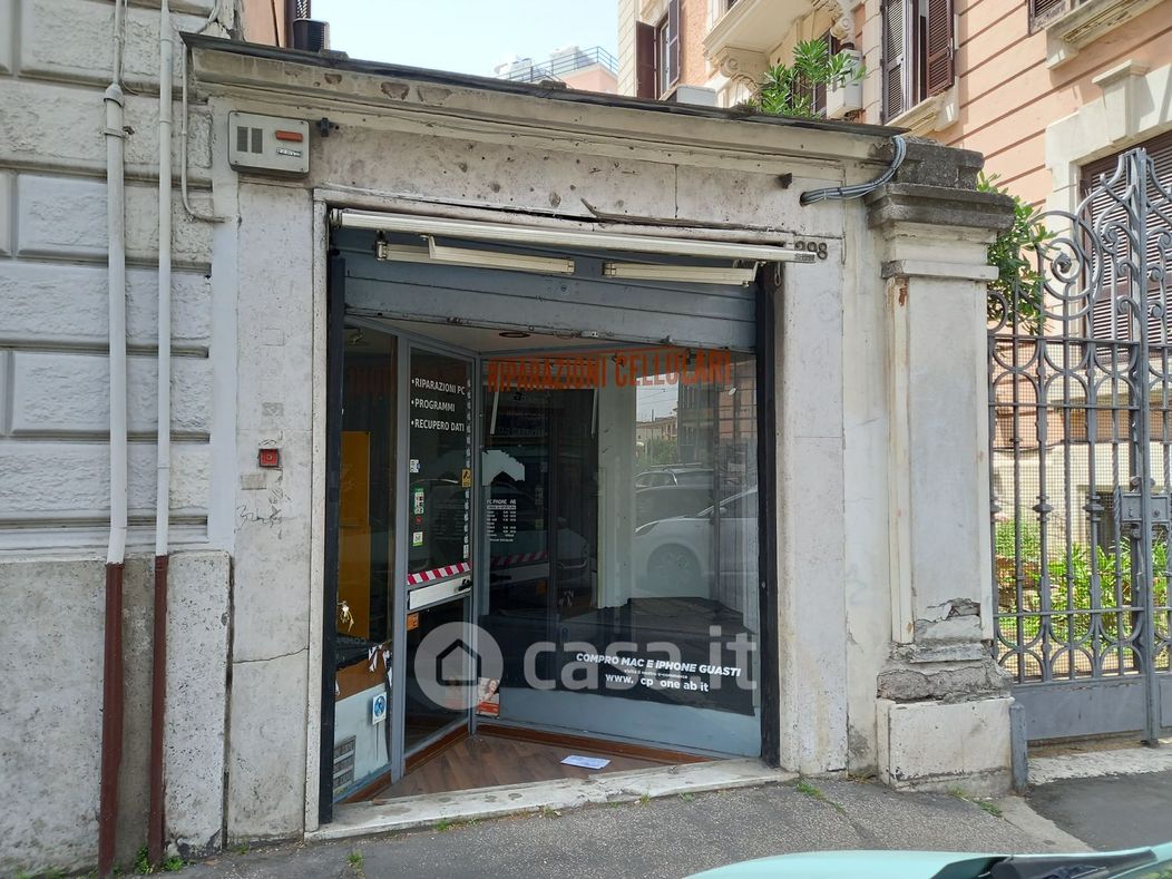 Negozio/Locale commerciale in Affitto in Viale REGINA MARGHERITA 298 a Roma