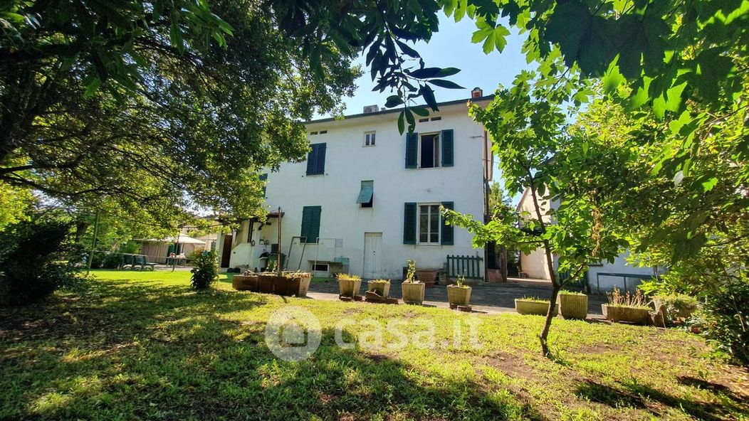 Casa Bi/Trifamiliare in Vendita in Via BaccelliIsa Belli Barsali a Lucca