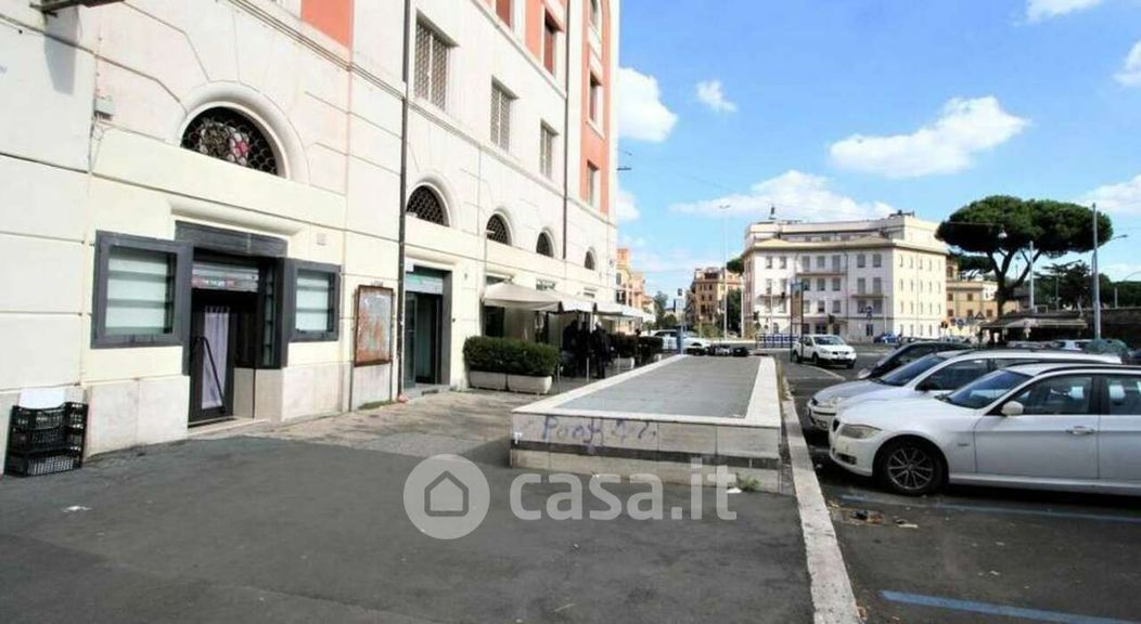 Palazzo in Affitto in Viale del Policlinico a Roma