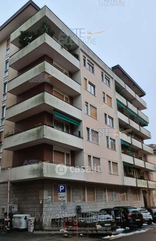 Appartamento in Vendita in Via Giuseppe Grandi a Varese