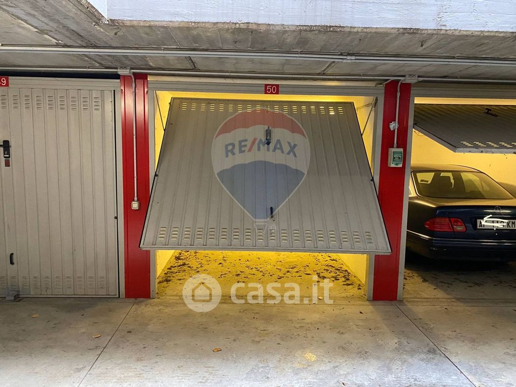 Garage/Posto auto in Vendita in Via Cascina Bianca 5 a Milano