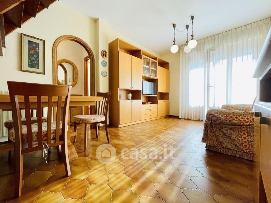 Appartamento in Affitto in Via Italica 9 a Camaiore