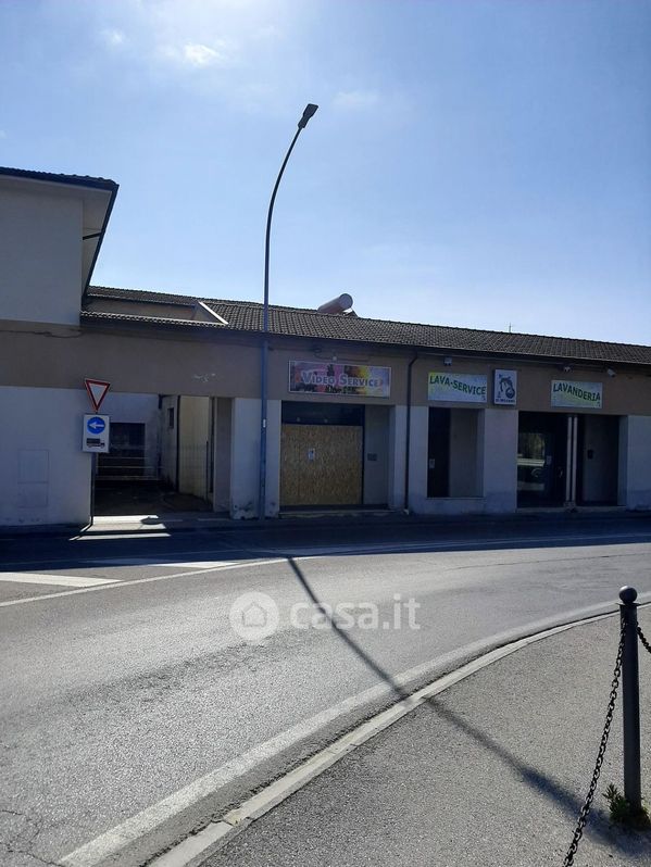 Negozio/Locale commerciale in Vendita in Via Rospicciano 4 a Ponsacco