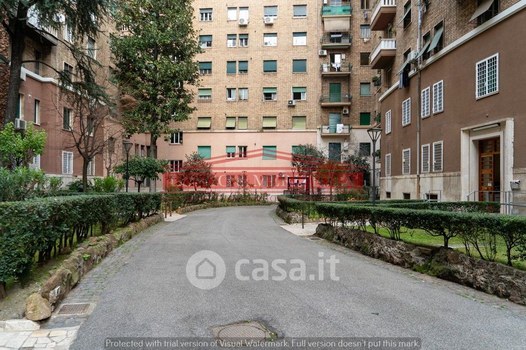 Appartamento in Vendita in Via Albenga a Roma