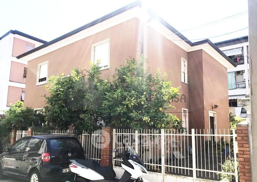 Appartamento in Vendita in Via Agostino Falconi a La Spezia