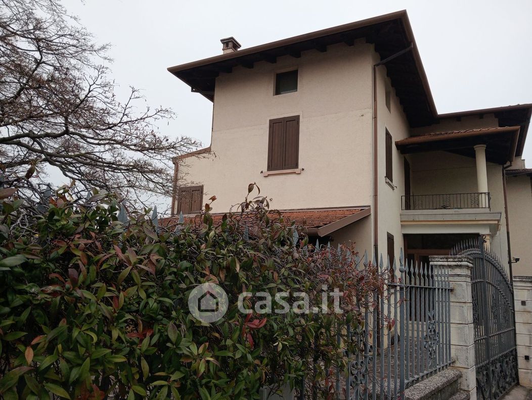 Casa indipendente in Vendita in Viale M. Grigoletti a Pordenone